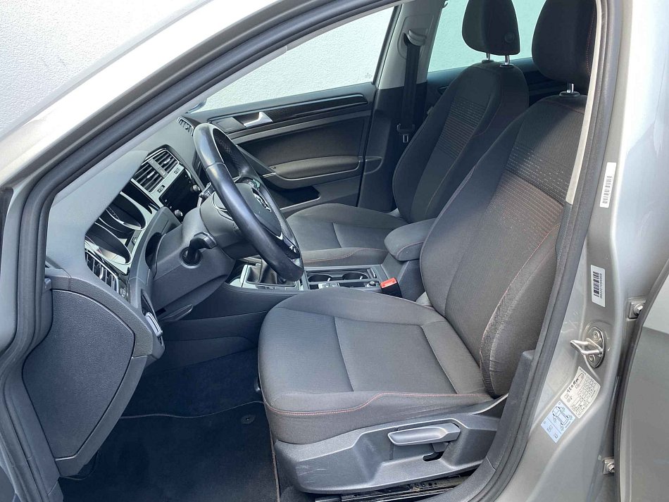 Volkswagen Golf 1.0 TSi Sound