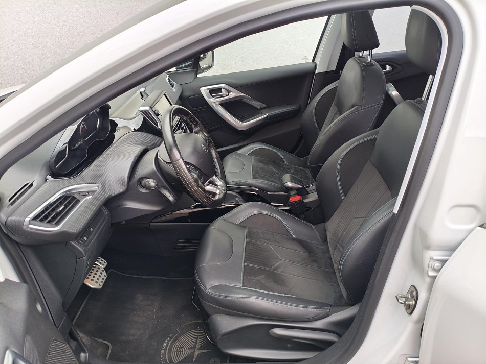 Peugeot 2008 1.2 PT Crossway