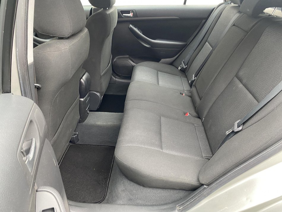 Toyota Avensis 1.8 VVT-i Sol