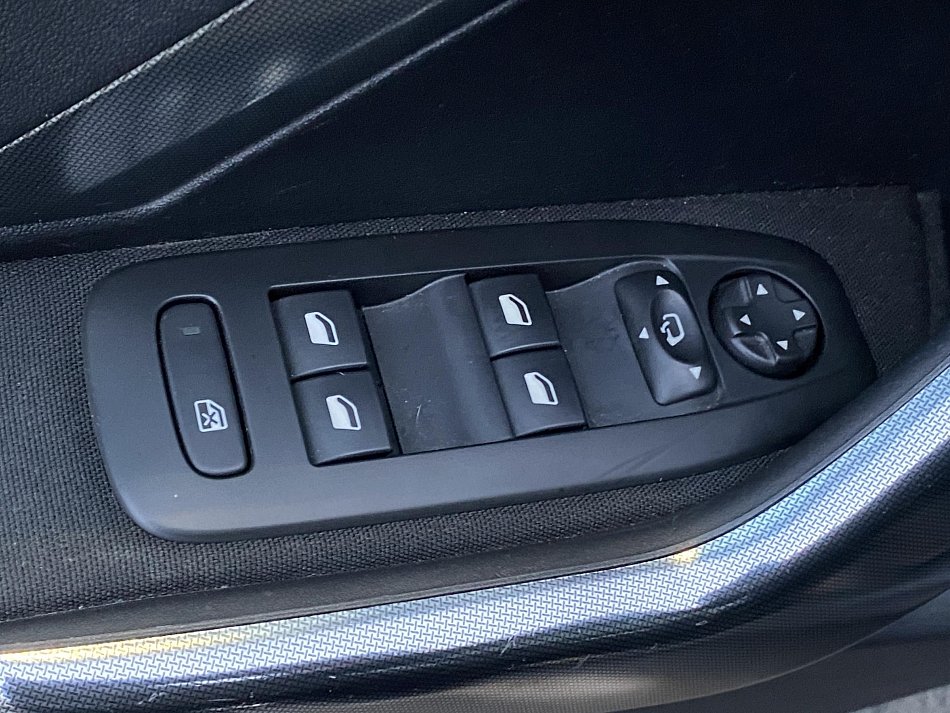 Peugeot 2008 1.2 e-THP Allure