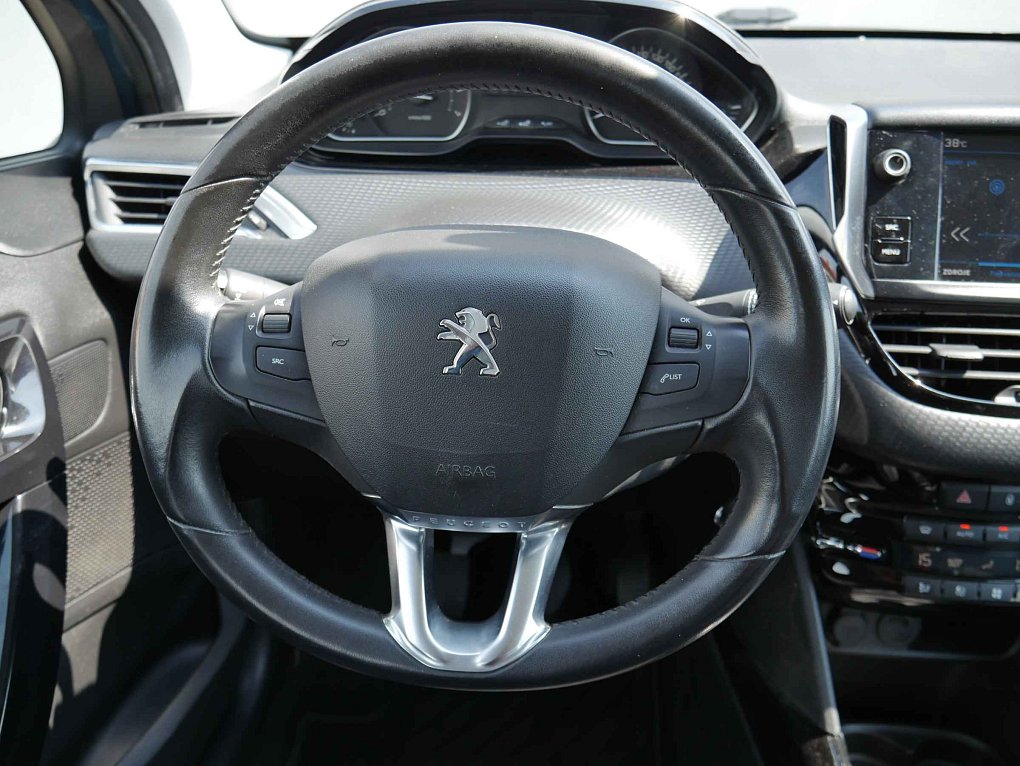 Peugeot 2008 1.2i 