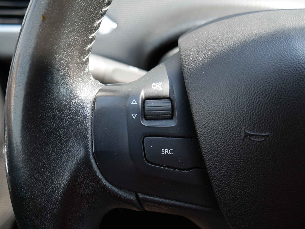 Peugeot 2008 1.2i 