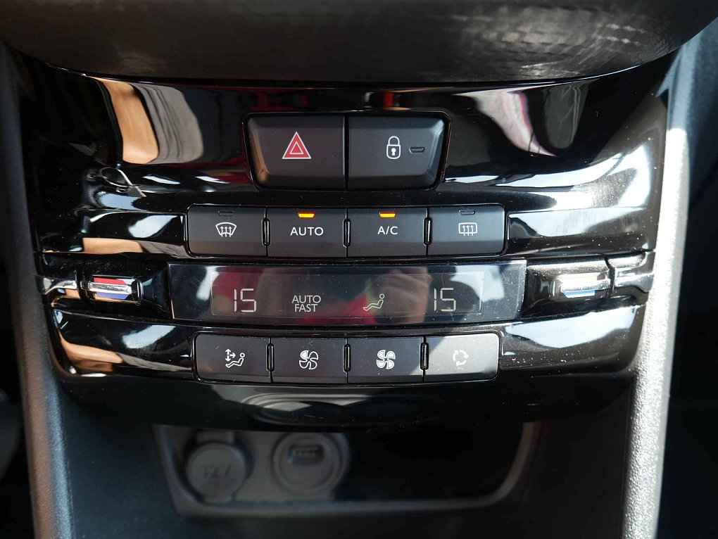 Peugeot 2008 1.2i 