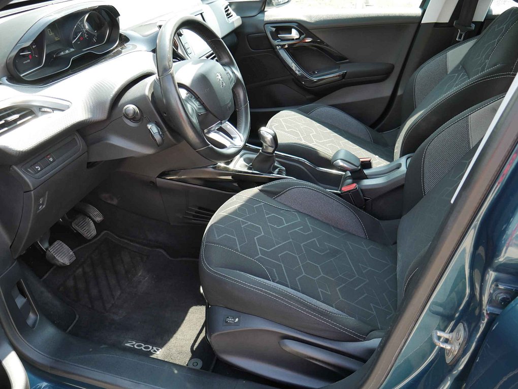 Peugeot 2008 1.2i 