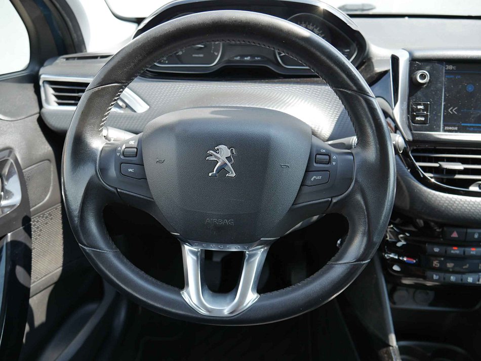 Peugeot 2008 1.2i 