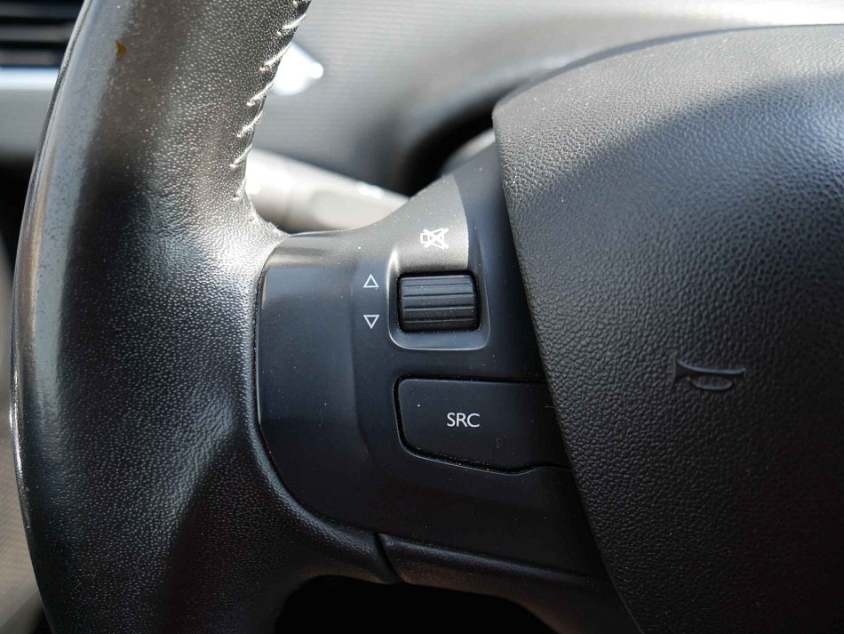 Peugeot 2008 1.2i 