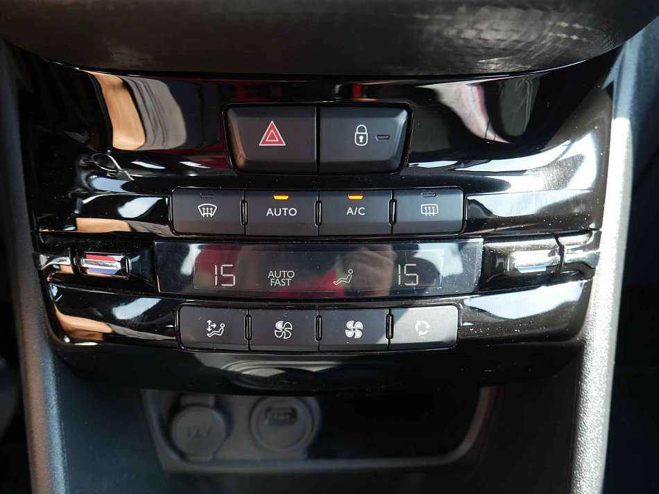 Peugeot 2008 1.2i 