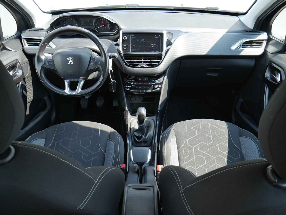 Peugeot 2008 1.2i 
