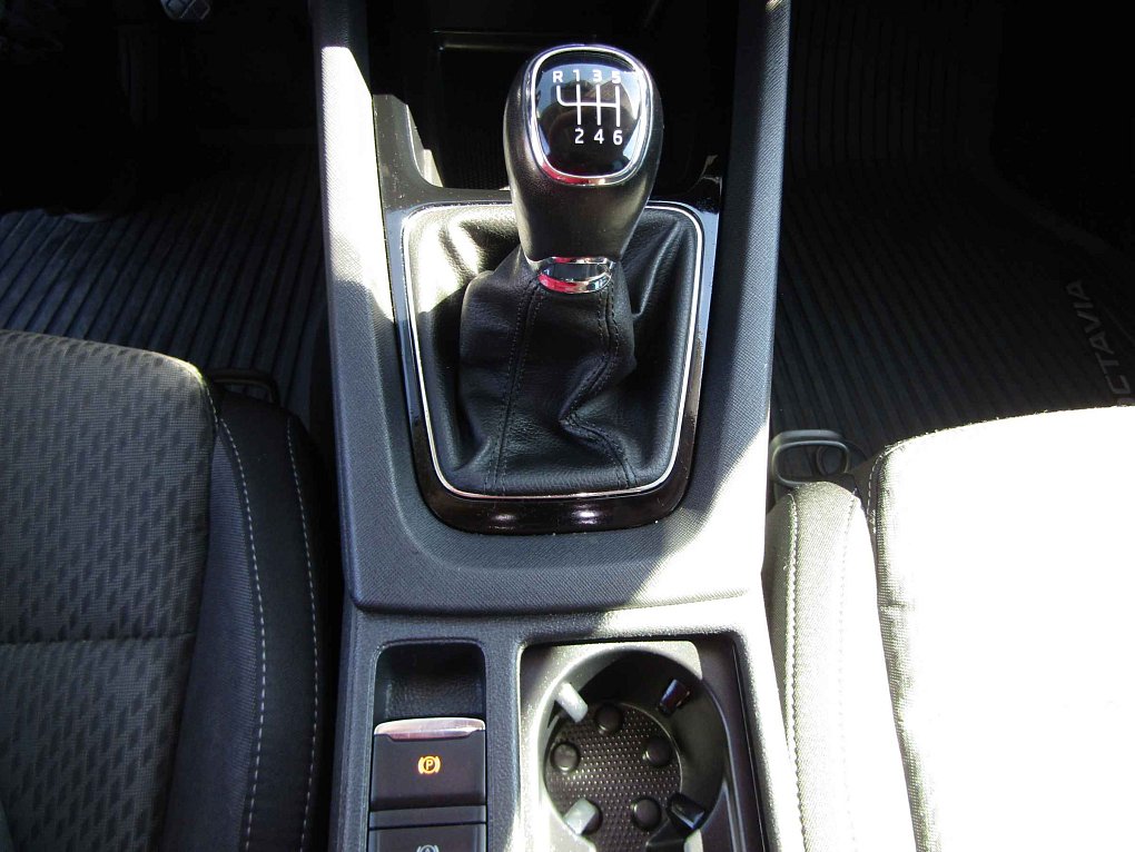 Škoda Octavia IV 2.0 TDi Style