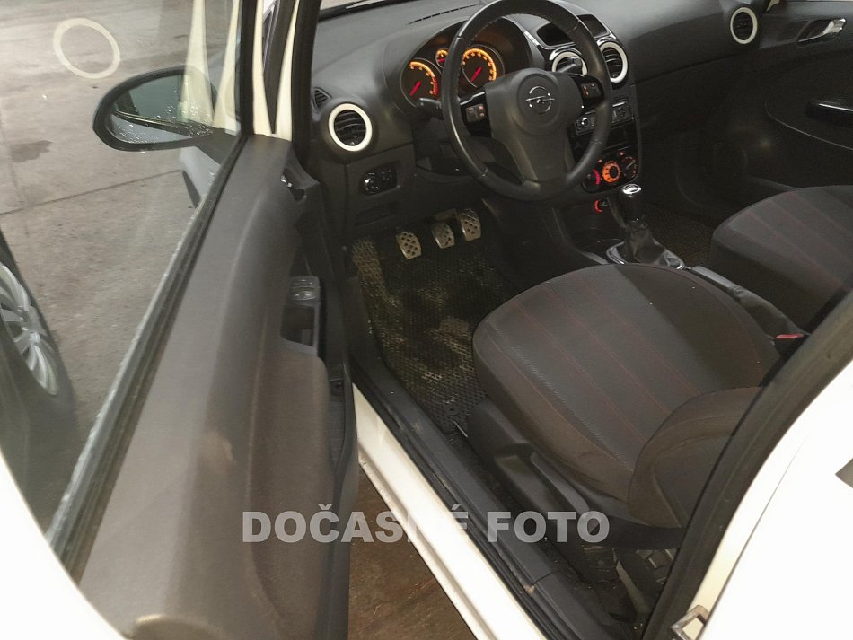 Opel Corsa 1.4i 