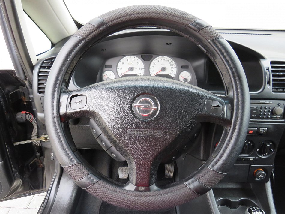 Opel Zafira 2.0i 