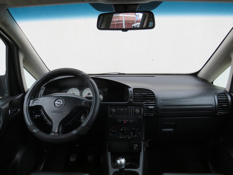 Opel Zafira 2.0i 