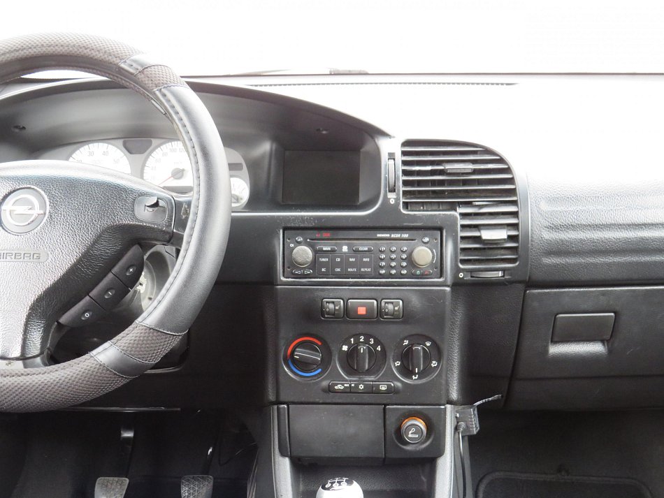 Opel Zafira 2.0i 