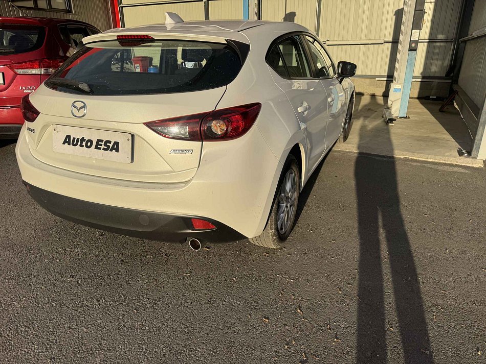 Mazda 3 1.5i 