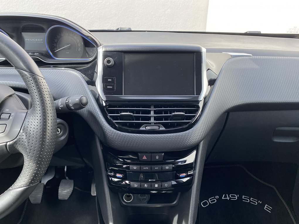 Peugeot 2008 1.2PT Crossway