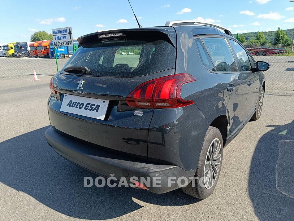 Peugeot 2008 1.2 i 