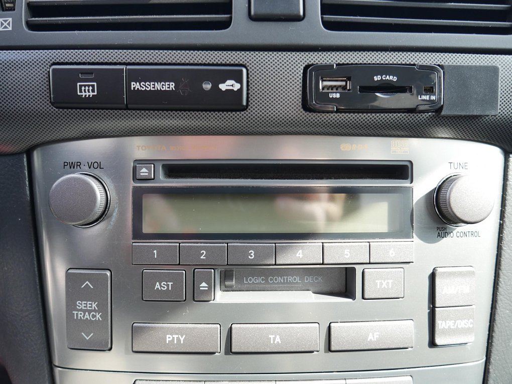 Toyota Avensis 1.8 i 