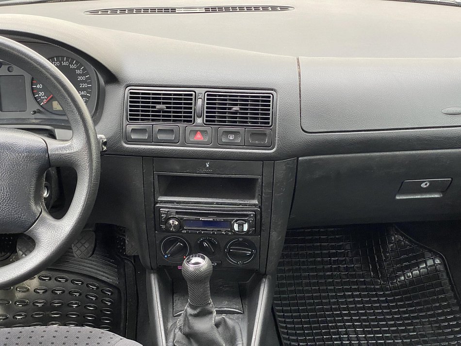 Volkswagen Golf 1.6i 