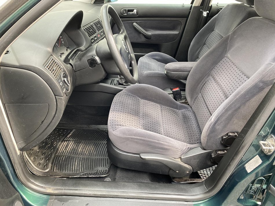 Volkswagen Golf 1.6i 