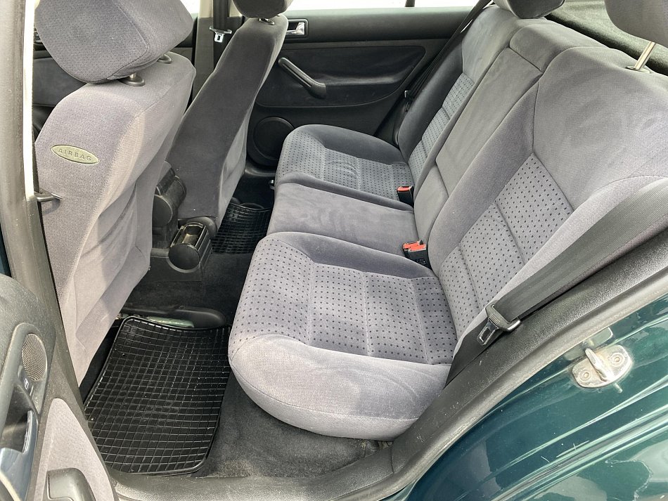 Volkswagen Golf 1.6i 