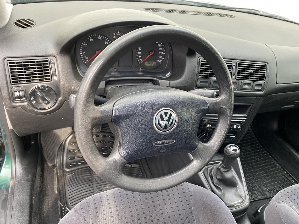 Volkswagen Golf 1.6i 