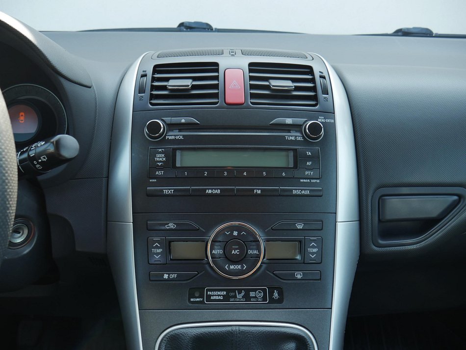 Toyota Auris 1.6 VVTi 