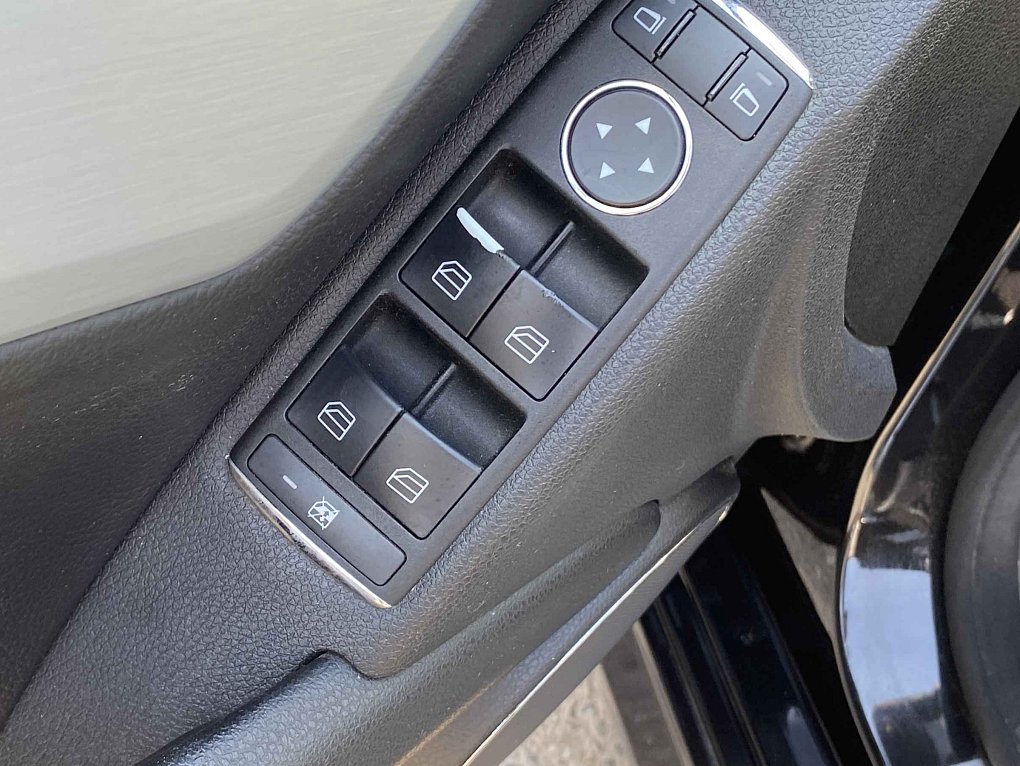 Mercedes-Benz Třída C 3.0i  280