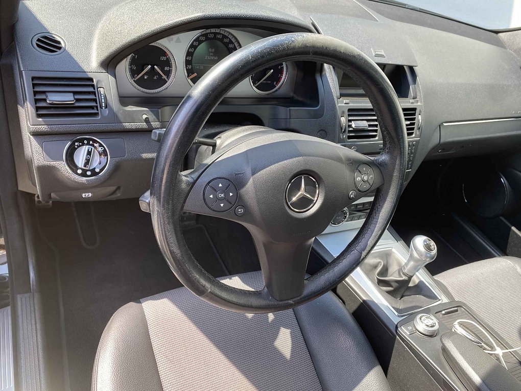 Mercedes-Benz Třída C 3.0i  280