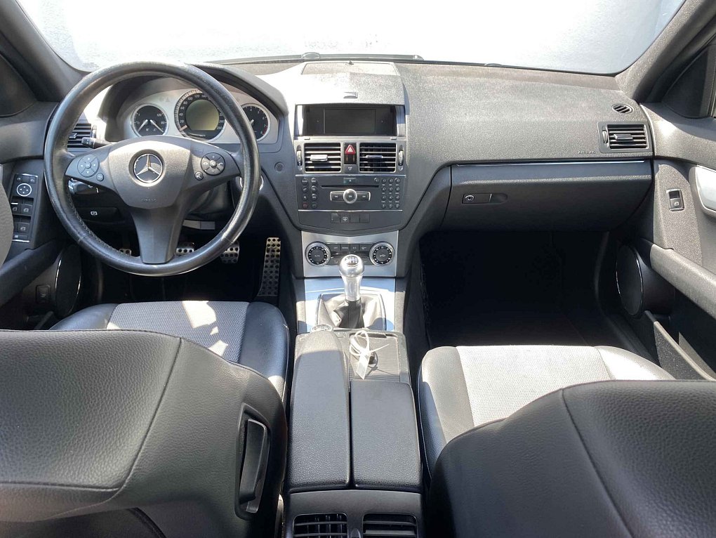 Mercedes-Benz Třída C 3.0i  280
