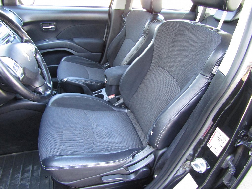 Peugeot 4007 2.2 HDi  4x4, 7míst