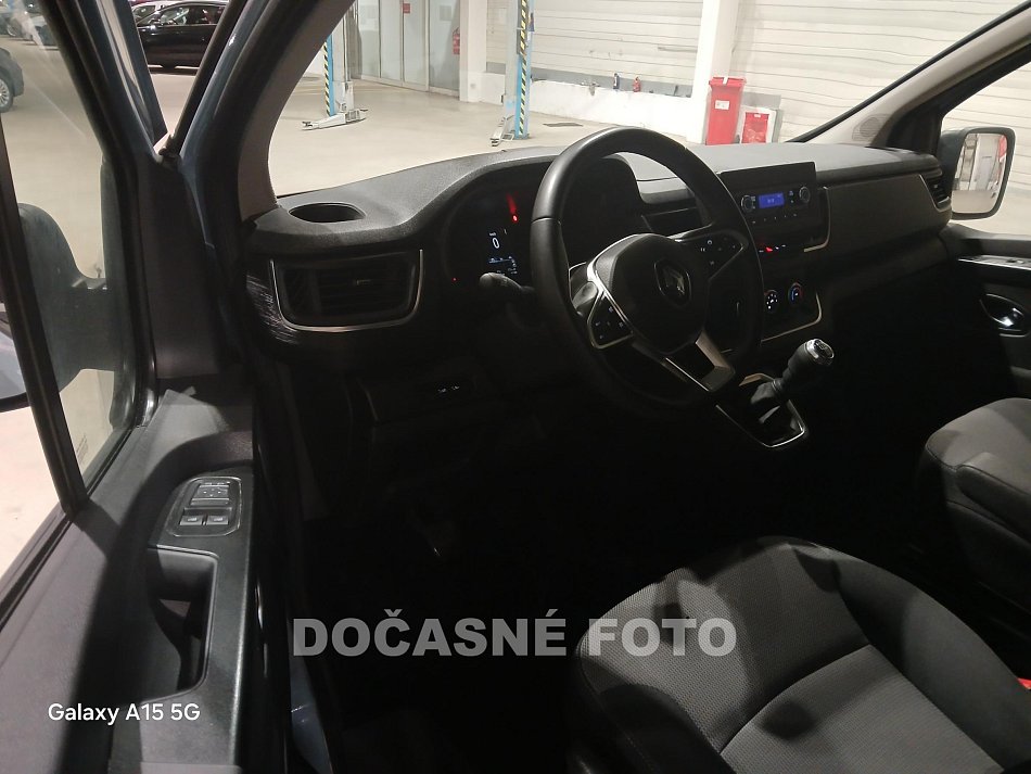 Renault Trafic 2.0. 