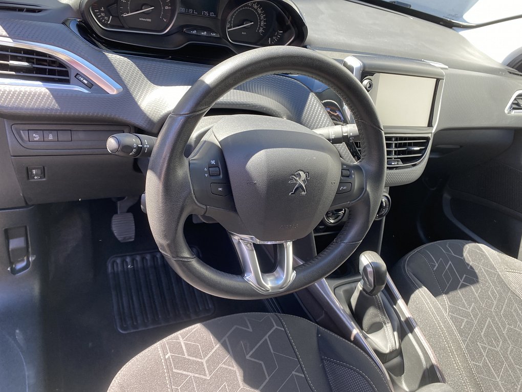 Peugeot 2008 1.2PT Style