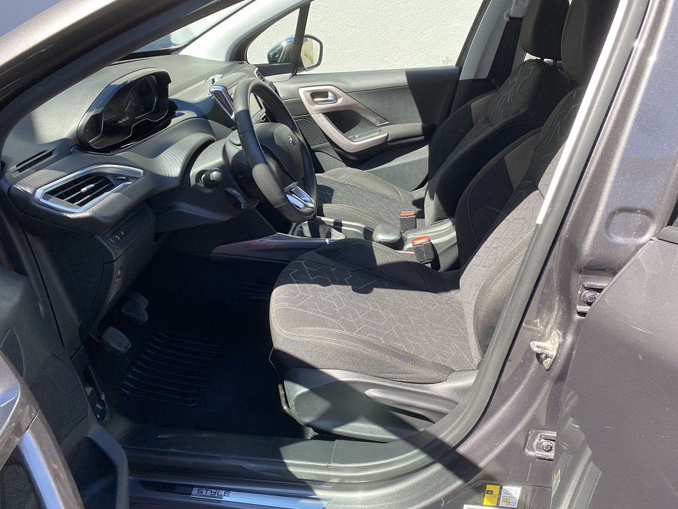 Peugeot 2008 1.2PT Style