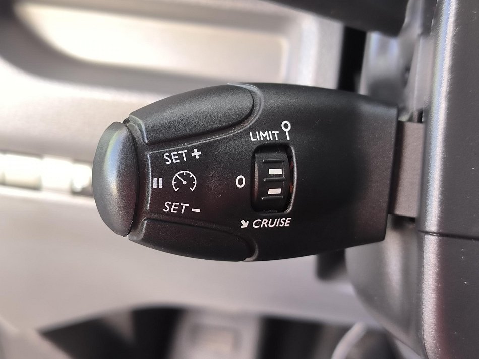 Opel Vivaro 2.0CDTi Enjoy L3 6míst