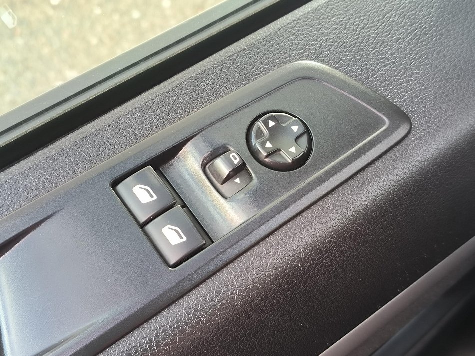 Opel Vivaro 2.0CDTi Enjoy L3 6míst