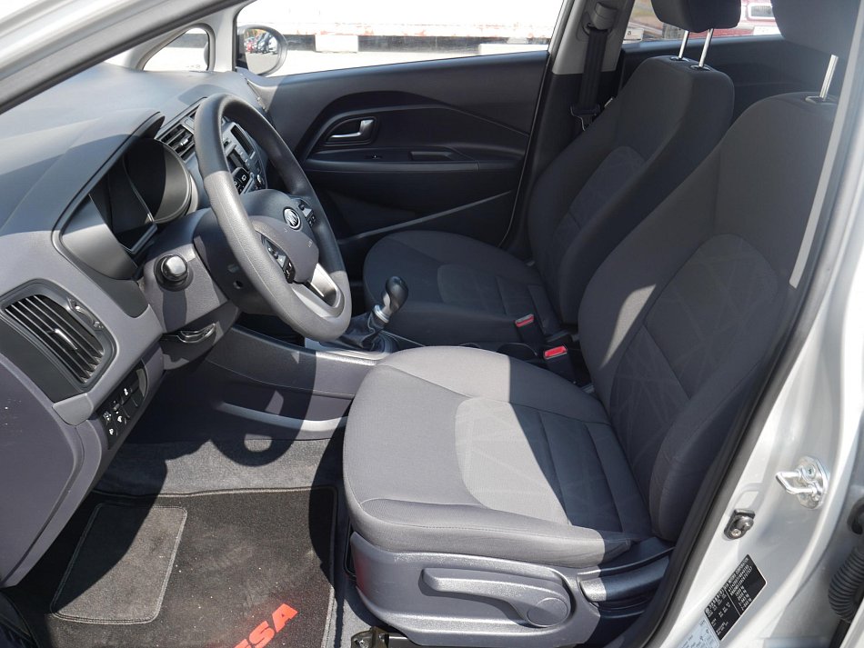 Kia Rio 1.4i 