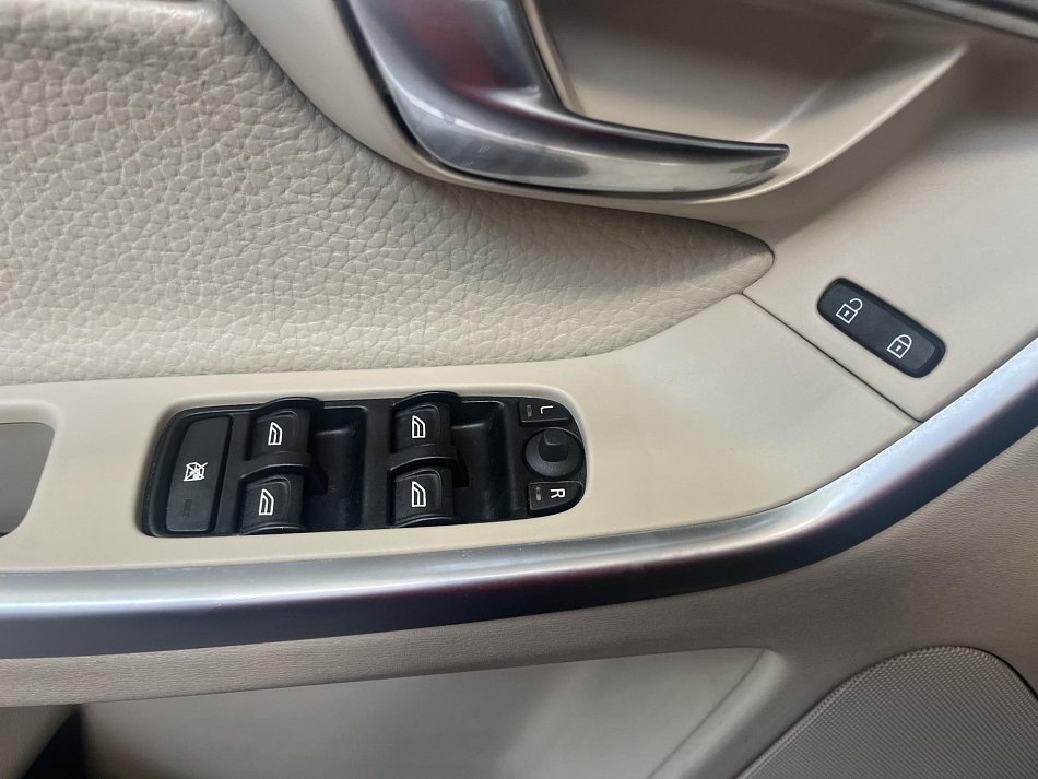 Volvo XC60 2.4 D Kinetic AWD