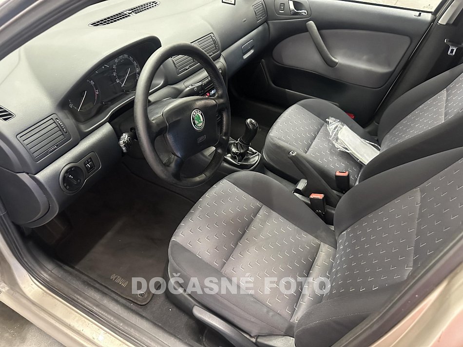 Škoda Octavia 1.6 i 