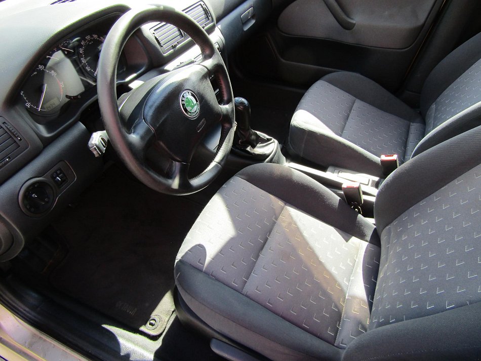Škoda Octavia 1.6 i 