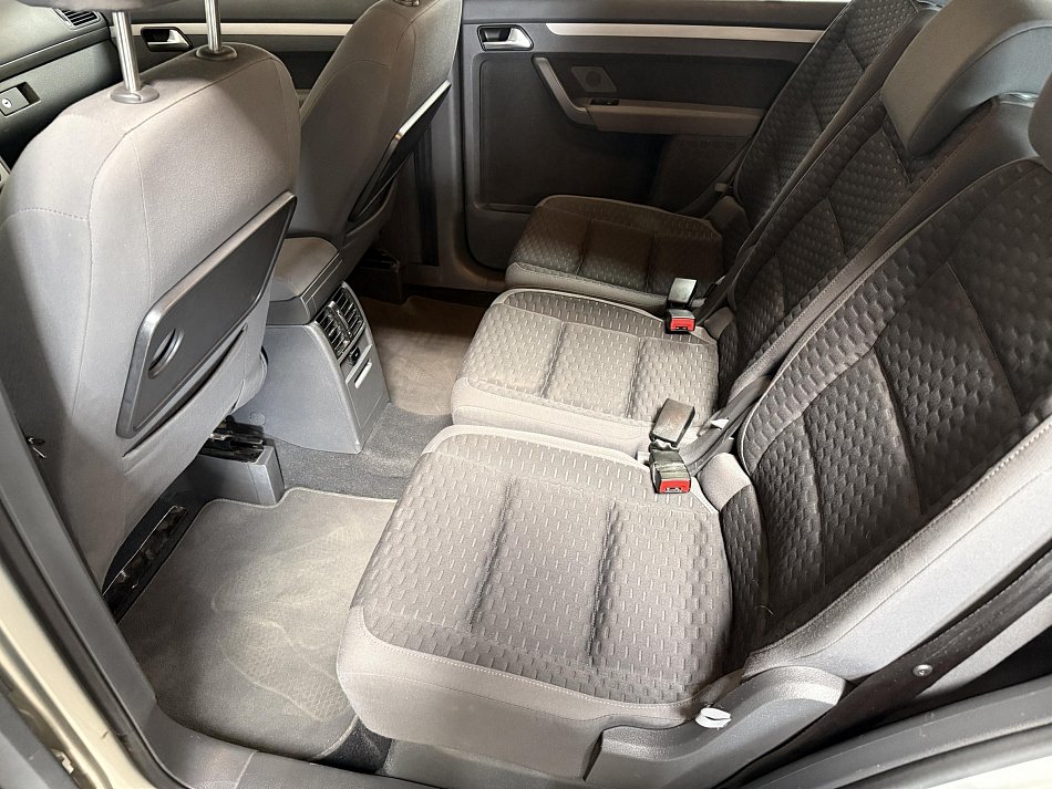 Volkswagen Touran 1.5i 