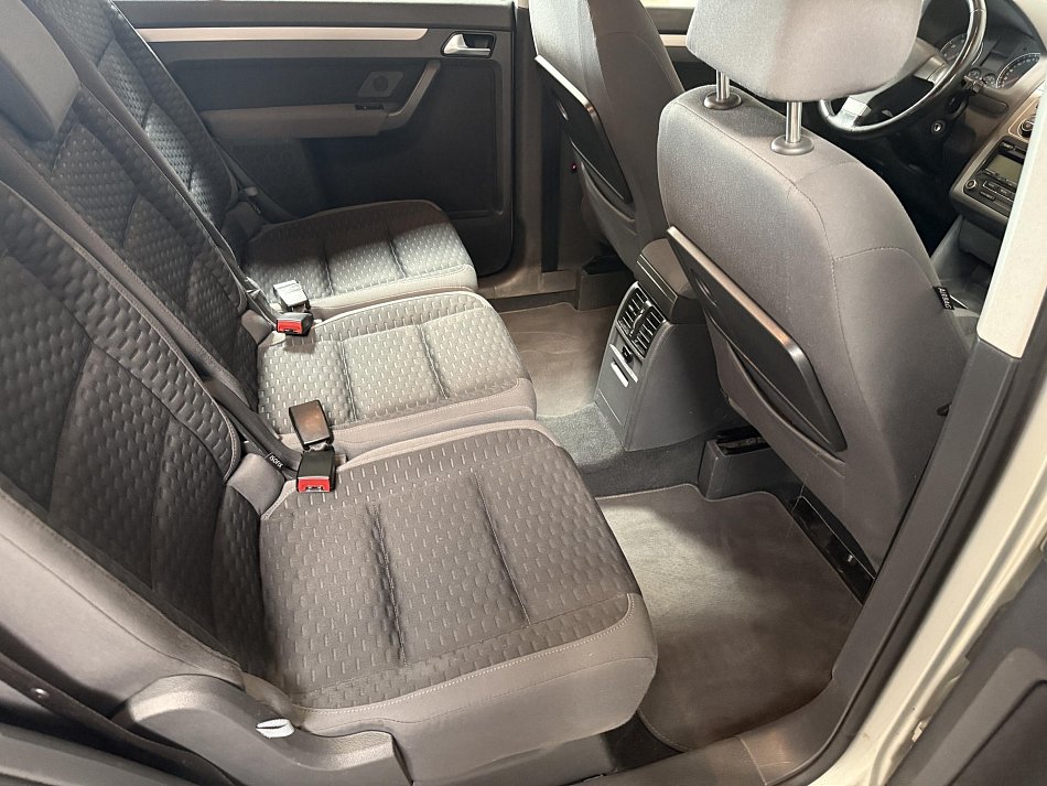 Volkswagen Touran 1.5i 