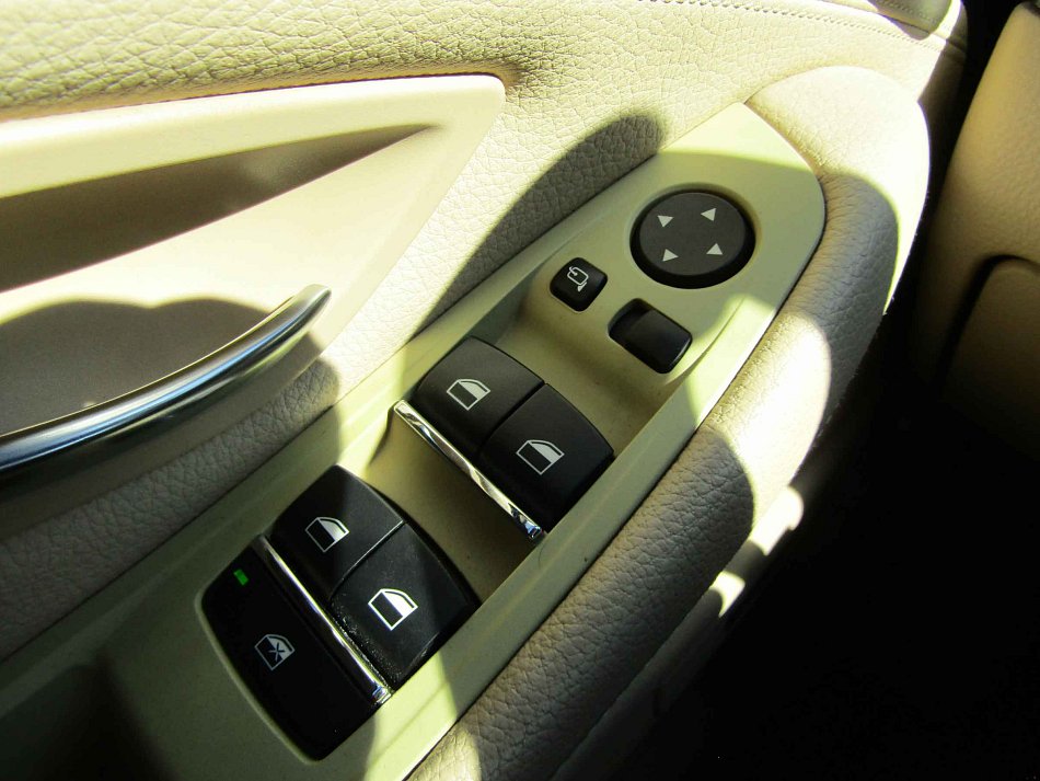 BMW Řada 5 3.0 i 