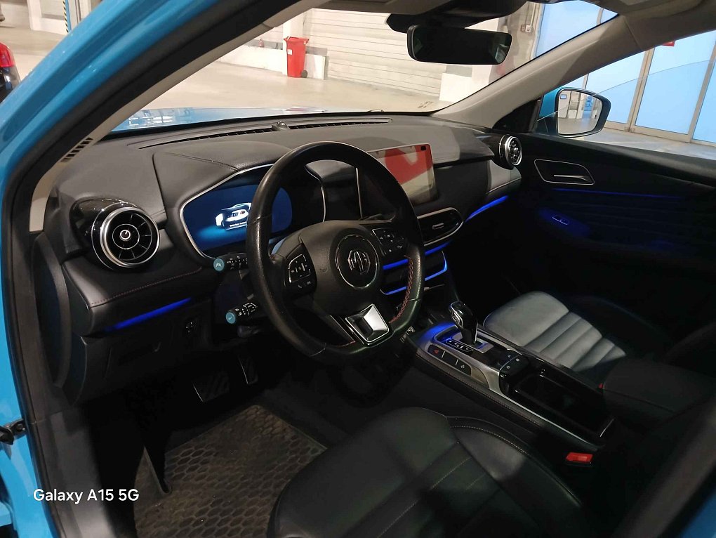 MG HS 1.5i 