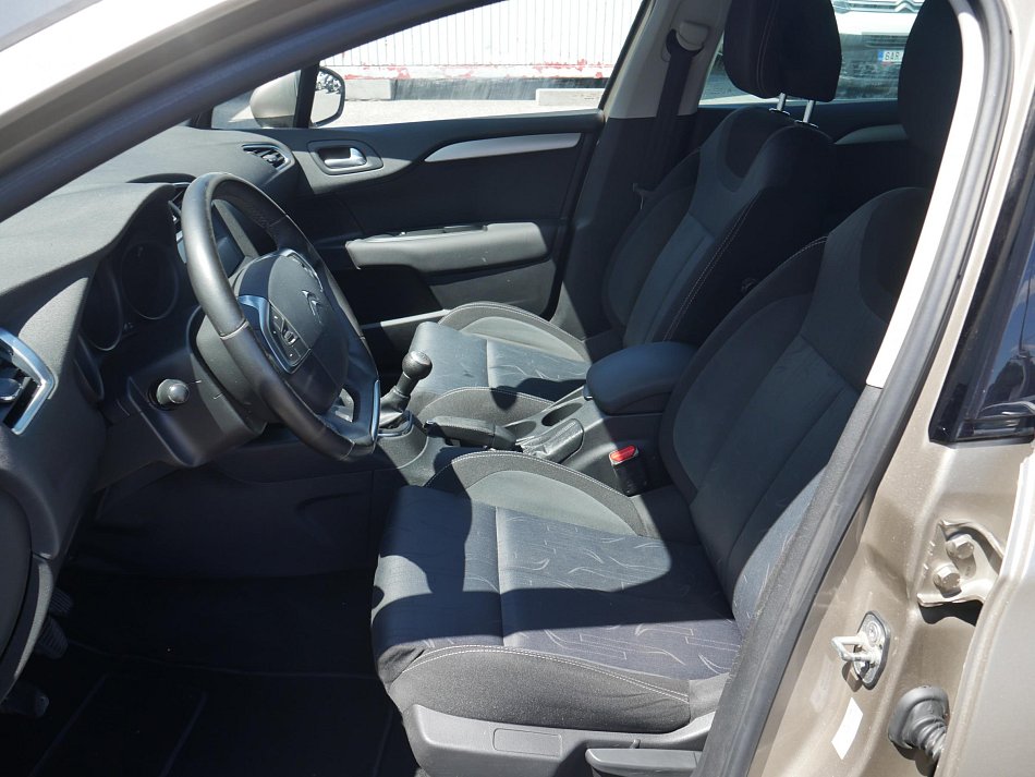 Citroën C4 1.4i 