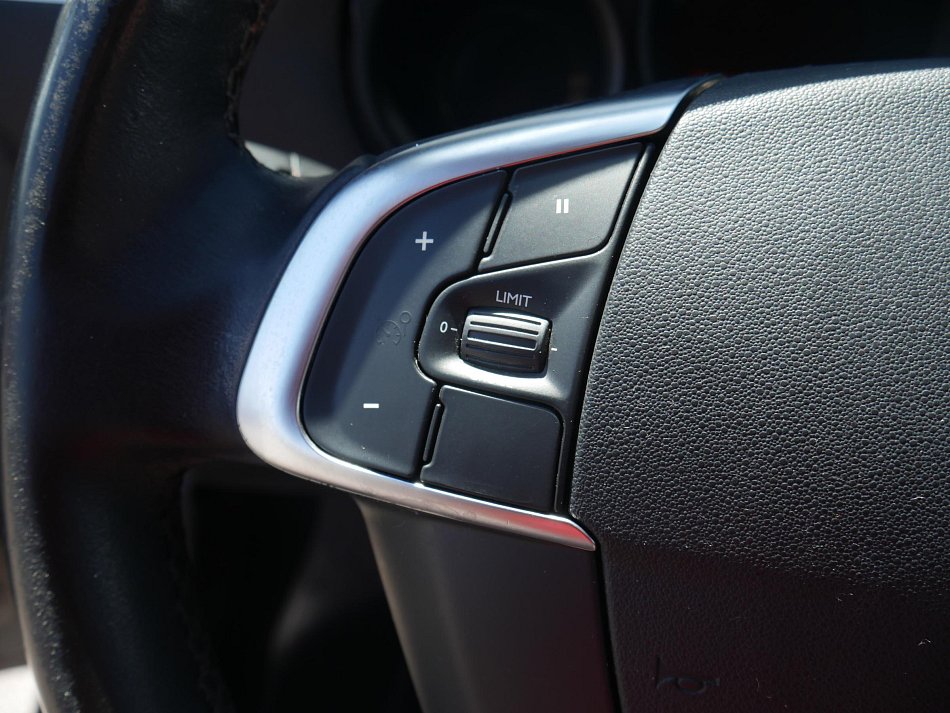 Citroën C4 1.4i 