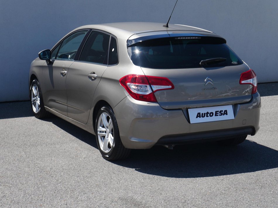 Citroën C4 1.4i 