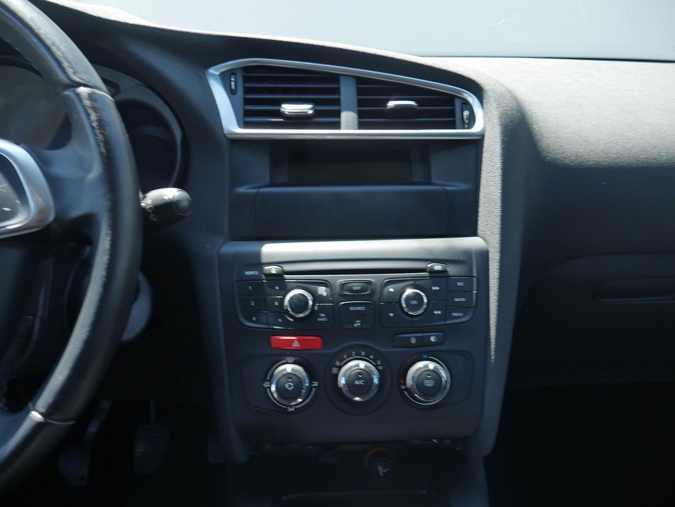 Citroën C4 1.4i 