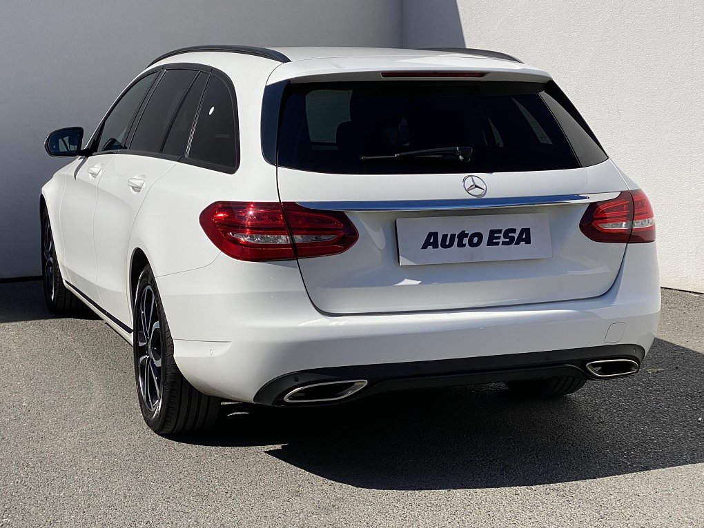 Mercedes-Benz Třída C 1.6 CGI Avantgarde C180