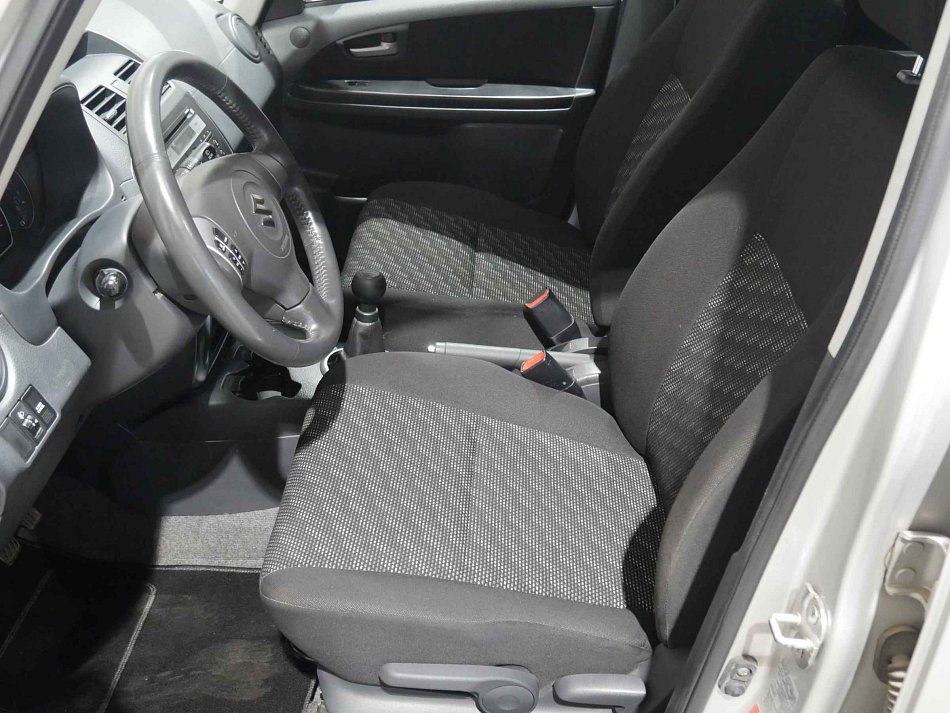 Suzuki SX4 1.6i 