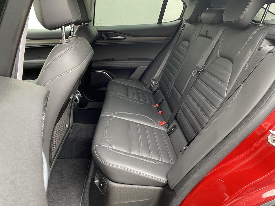 Alfa Romeo Stelvio 2.0T  4x4
